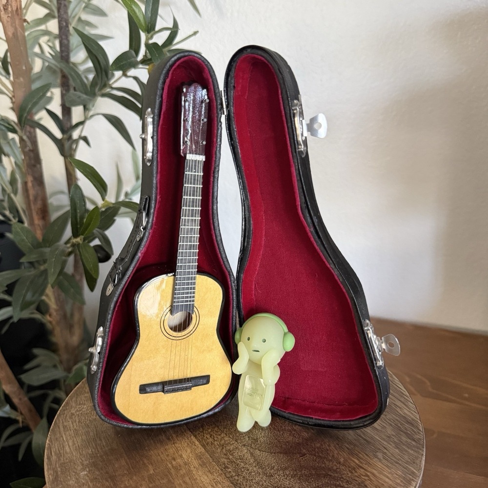 Miniature Acoustic Guitar Music Box‎ In Case Yesterday Once More Collectible 8"
